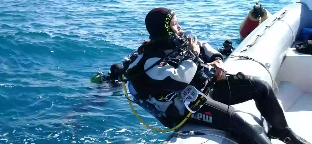 Eliana Pavoni - Istruttore subacqueo e di Primo Soccorso Eliana Pavoni - Istruttore subacqueo e di Primo Soccorso