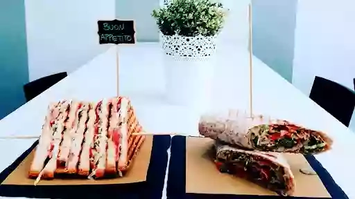 Toast & Roll Toast & Roll