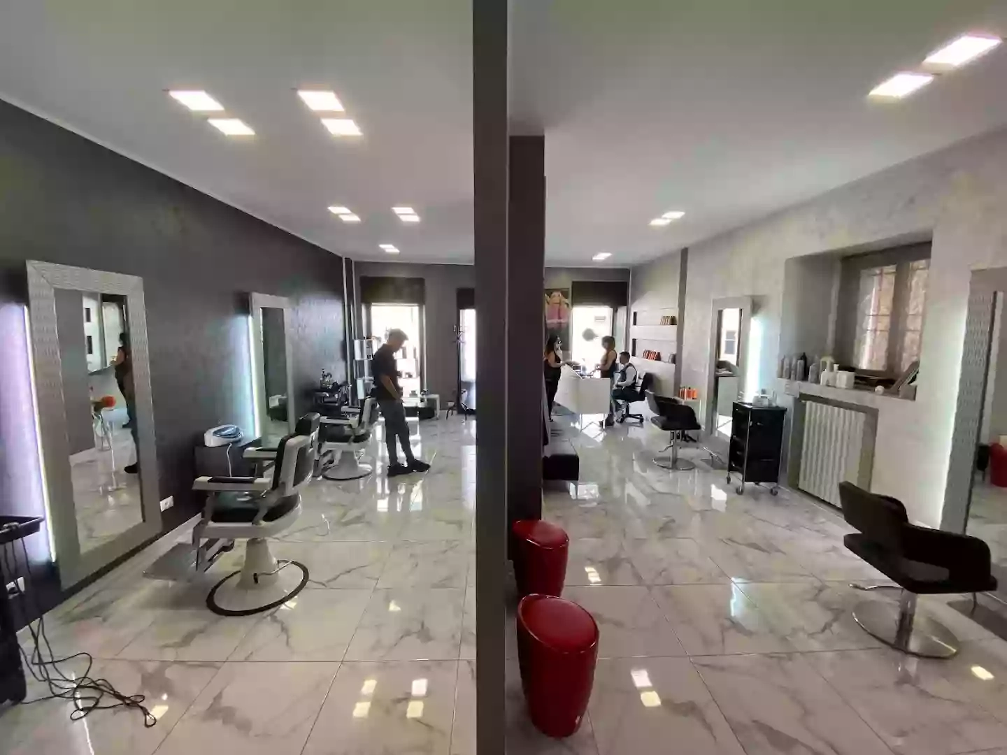 Saloon Mounji Saloon Mounji