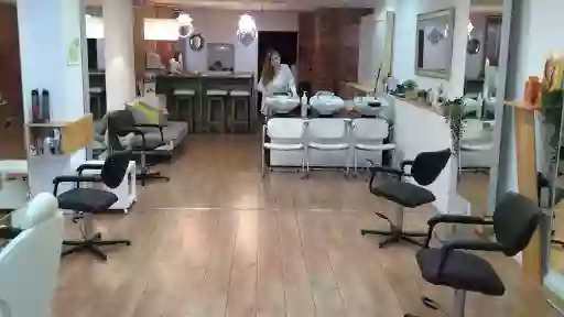 Blanco Estilistas salón de peluquería en Castelldefels Blanco Estilistas salón de peluquería en Castelldefels