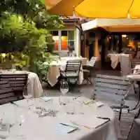 À Côté... À Côté...