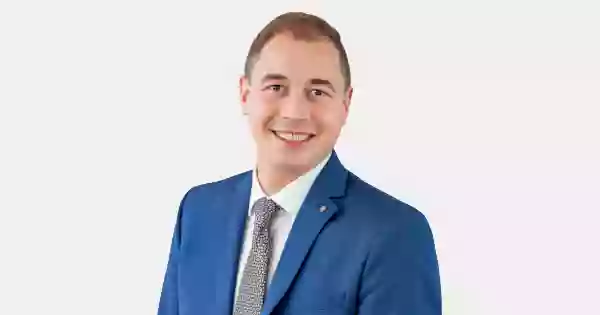 Armin Hampp Allfinanz Deutsche Vermögensberatung