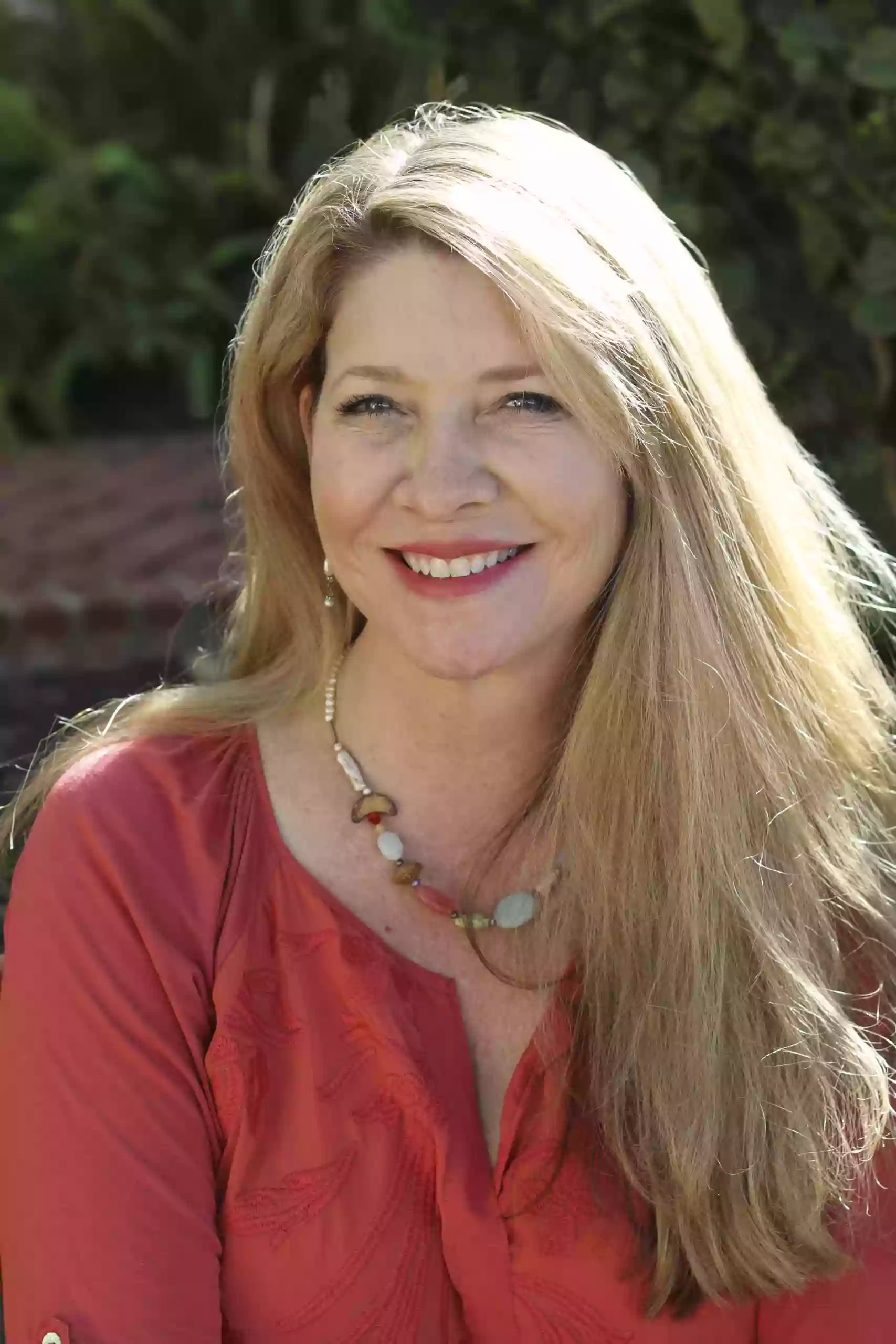 Dr. Tracy Bennett Dr. Tracy Bennett