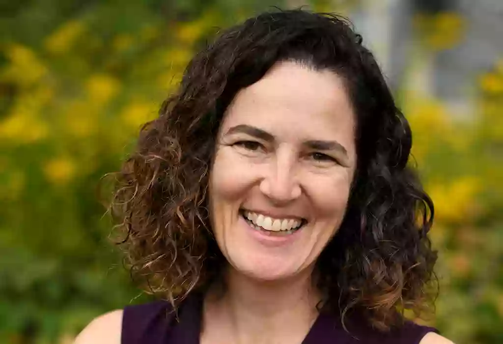 Dr. Kristen Bannister Dr. Kristen Bannister
