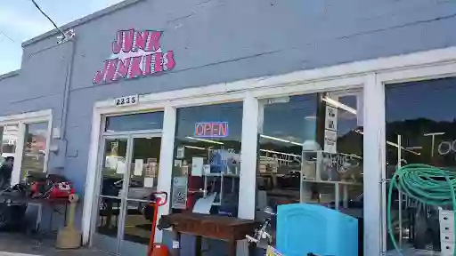 Junk Junkies Junk Junkies