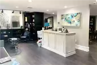 E & Em Salon E & Em Salon