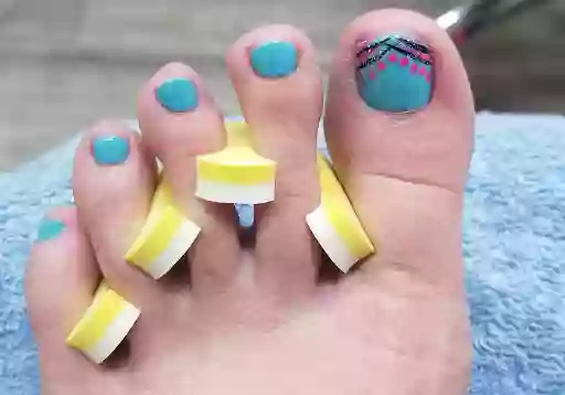 Royal Nail & Spa Royal Nail & Spa