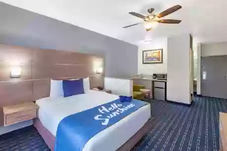 Days Inn & Suites by Wyndham NASA Space Center Houston