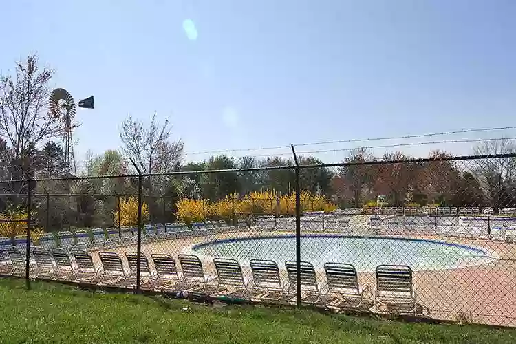Still Pond Pool
